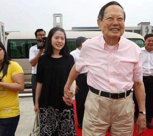 杨振宁|杨振宁已经98岁了，他的三个孩子如今过得怎样？仅有一人从事科研