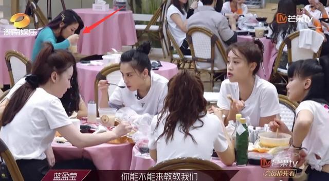 周杰伦|和周杰伦唱《画沙》走红，到了浪姐却成背景板，一个人默默吃饭