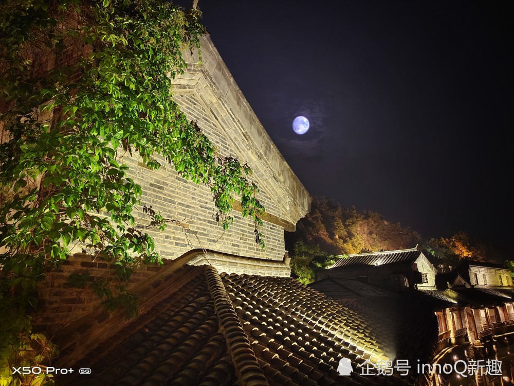 vivo x50 pro 的星空模式与超级月亮模式也能让你在城市的街道上拍出