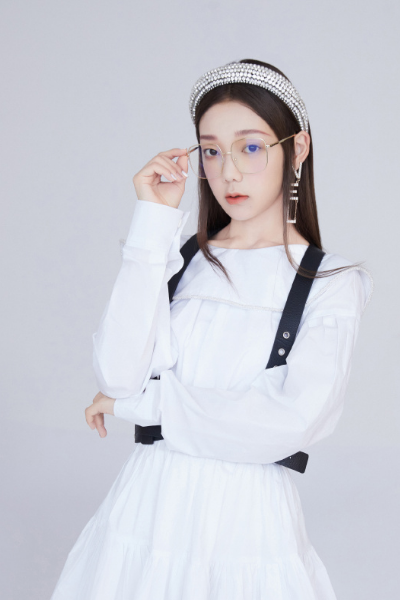 创造营|硬糖少女直播间无修生图，失去创造营滤镜后，颜值变化很明显！