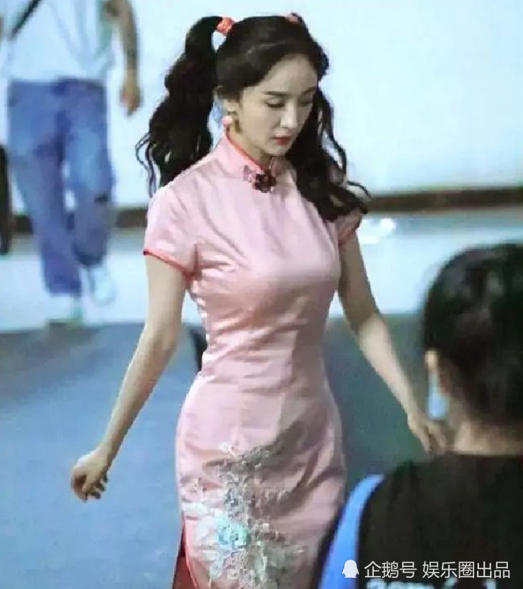 杨幂|杨幂解锁5件旗袍，不同款式气质不同，只有1件秀出了真实身材