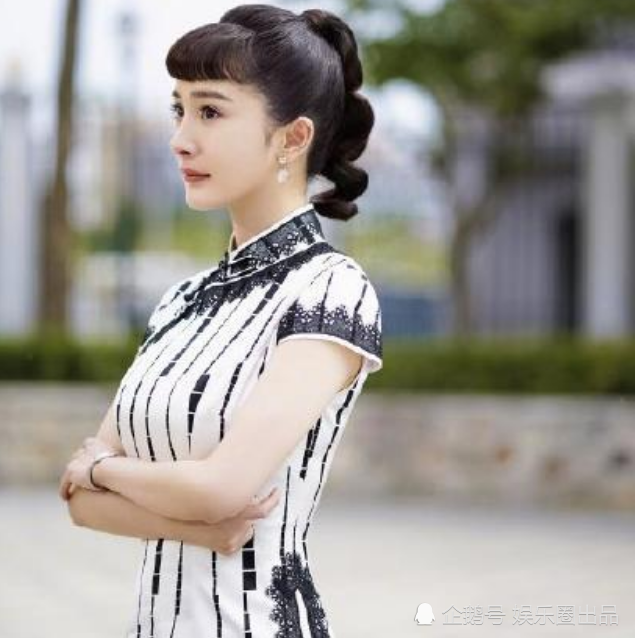 杨幂|杨幂解锁5件旗袍，不同款式气质不同，只有1件秀出了真实身材