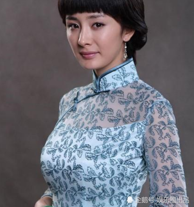 杨幂|杨幂解锁5件旗袍，不同款式气质不同，只有1件秀出了真实身材