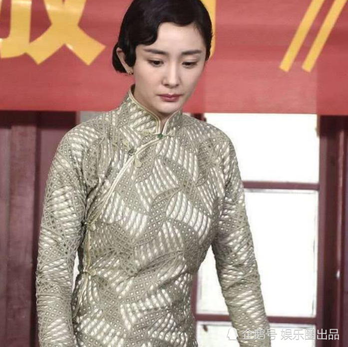 杨幂|杨幂解锁5件旗袍，不同款式气质不同，只有1件秀出了真实身材