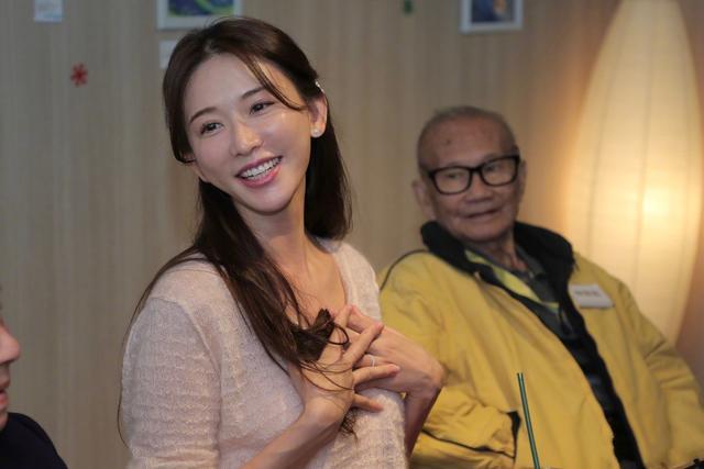 林志玲|林志玲又引争议！婚后一年难得露面，拍视频被指整容