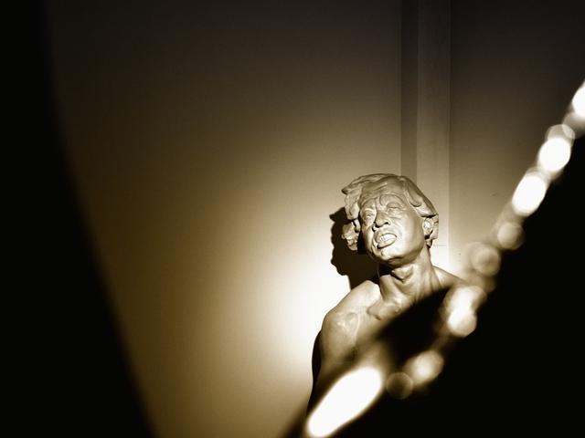 王小波|王小波《黄金时代》：肉体的快乐，是时代变革下唯一的精神武器