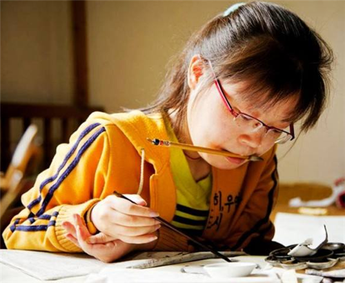 汪玉婷|渐冻症女孩苦练绘画30年，仕女图画得十分惊艳，专家说：没有灵魂