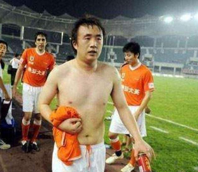 王永珀回应白斩鸡:我努力练过,就是练不出腹肌.