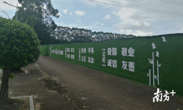 "五连冠"公益广告刊播指引》的部署要求,沙田镇结合围挡广告整治工作