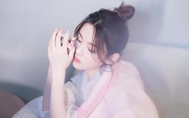 杨超越|因原名太过高调而被迫改名，原名曝光后，网友：不改估计更红