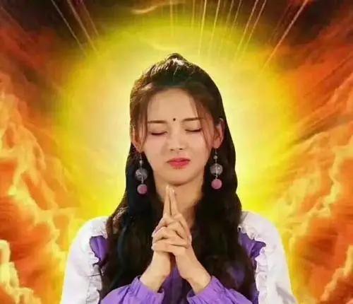 杨超越|因原名太过高调而被迫改名，原名曝光后，网友：不改估计更红