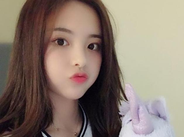 杨超越|因原名太过高调而被迫改名，原名曝光后，网友：不改估计更红