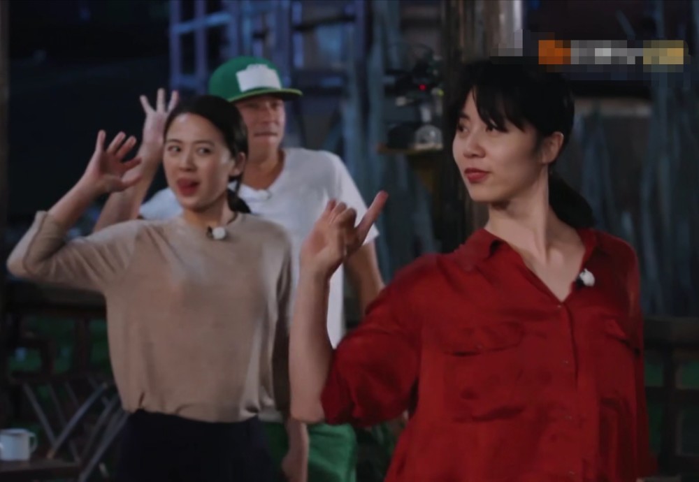 热搜|孙莉跳舞上热搜！勇站C位舞姿优美 这身材和容颜简直就是青春美少女