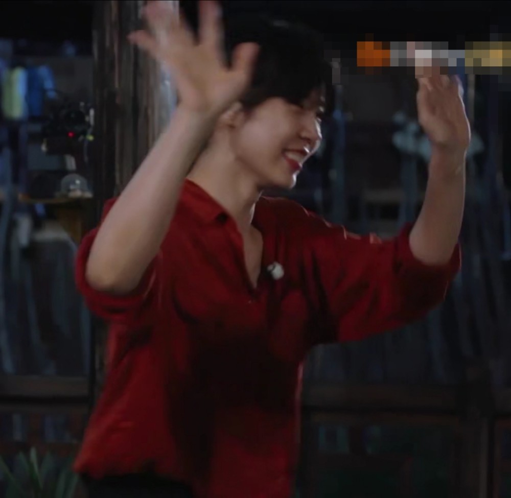 热搜|孙莉跳舞上热搜！勇站C位舞姿优美 这身材和容颜简直就是青春美少女