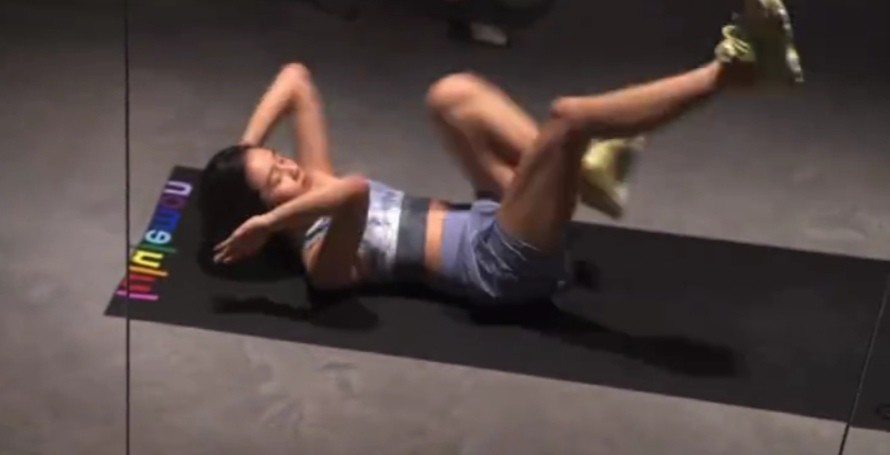 热搜|孙莉跳舞上热搜！勇站C位舞姿优美 这身材和容颜简直就是青春美少女