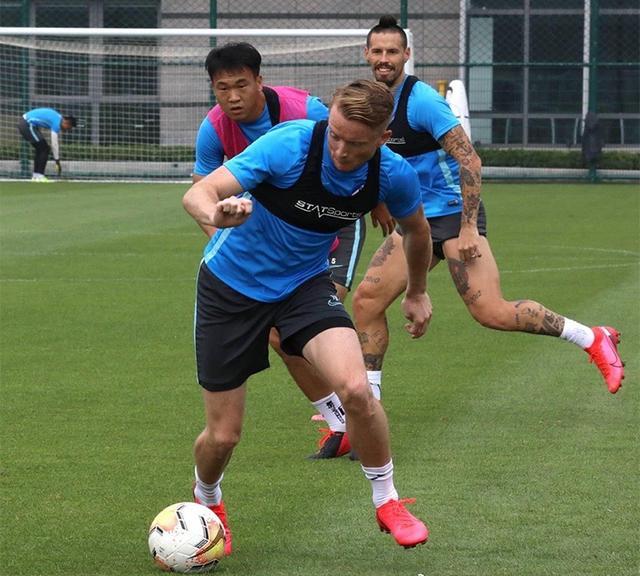 贝大师若用李帅换何超无异于自断一臂大连人左路或就此瘫痪