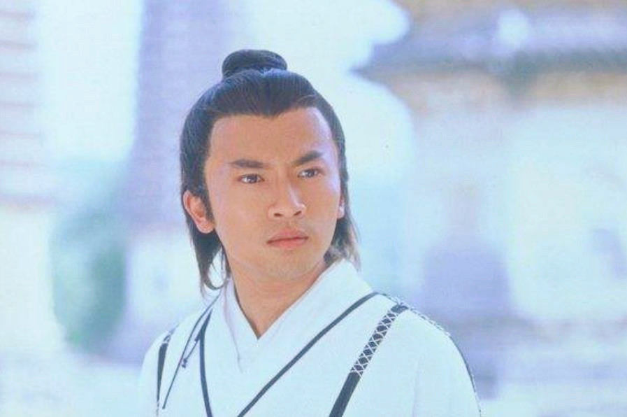 张无忌|张无忌初吻之谜！赵敏、周芷若鹬蚌相争，却被她渔翁得利