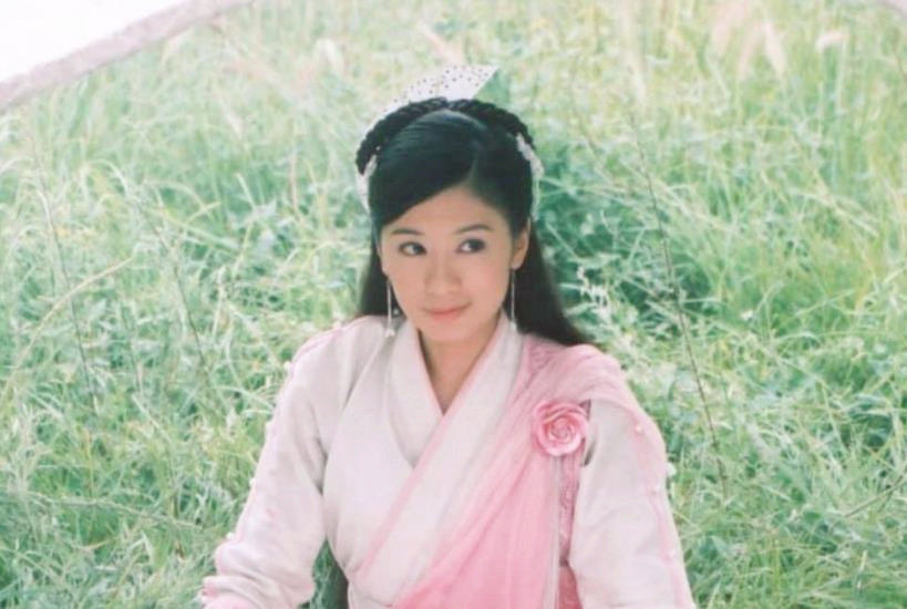 张无忌|张无忌初吻之谜！赵敏、周芷若鹬蚌相争，却被她渔翁得利