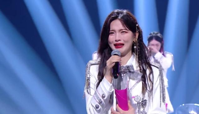 赵丽颖|赵丽颖《中餐厅》最新路透！小蛮腰实力抢镜，戴口罩难掩高鼻梁