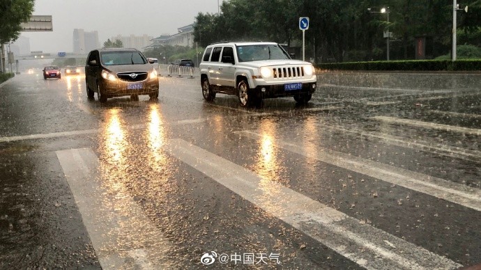 北京|北京大雨北京早高峰遇急雨 高考出行注意避堵