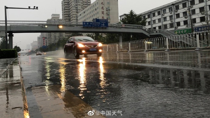 北京|北京大雨北京早高峰遇急雨 高考出行注意避堵