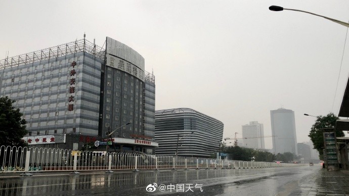 北京|北京大雨北京早高峰遇急雨 高考出行注意避堵