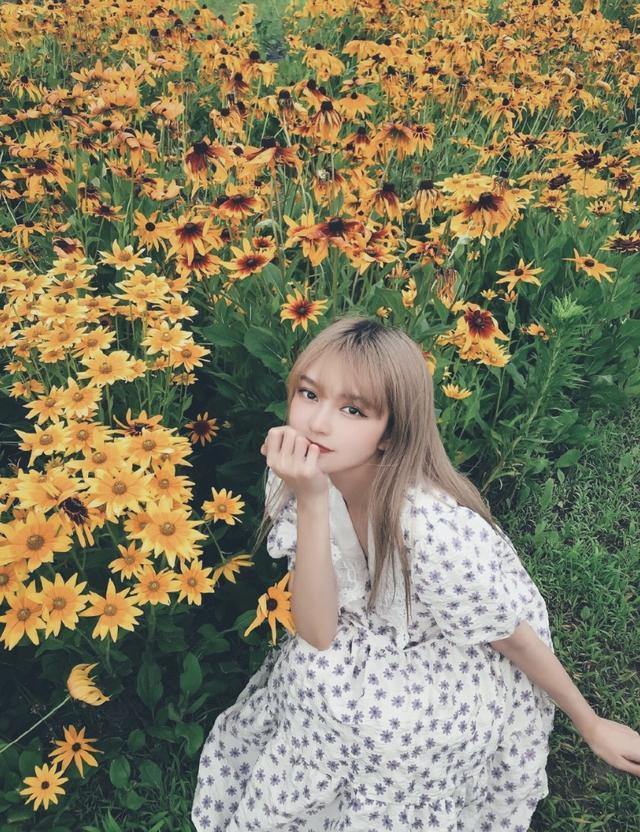 周扬青|周扬青晒与男友人同框为其征婚，却反被催婚，她淡定回应称不着急