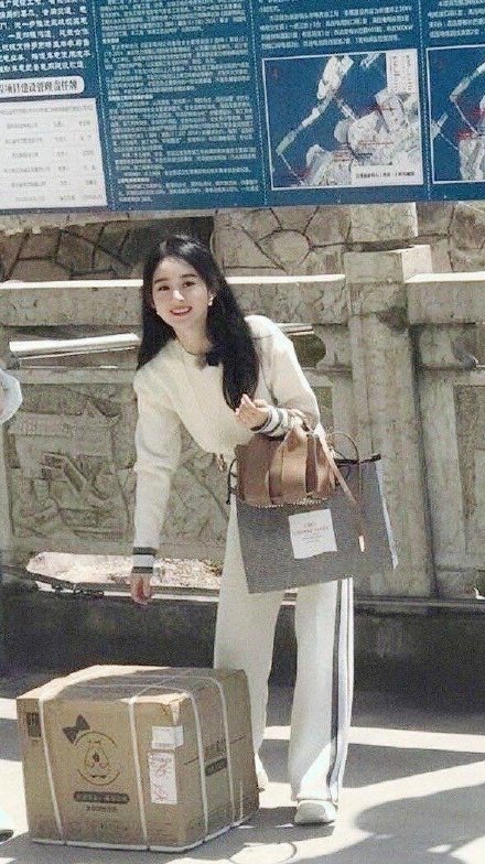 杨幂|赵丽颖杨幂蜜汁捆绑，被cue仿妆杨幂