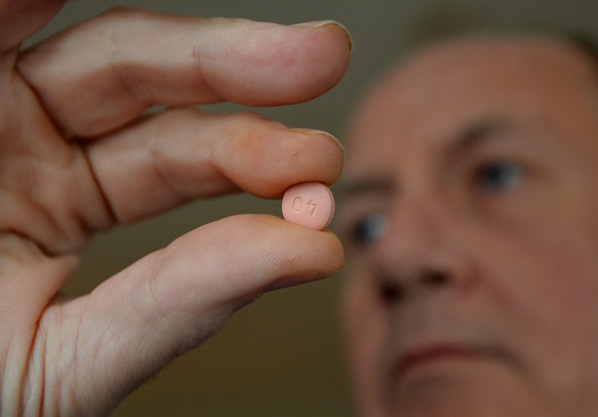 他汀类药物|研究显示，每天服用他汀类药物可以减少75岁以上人的早逝风险