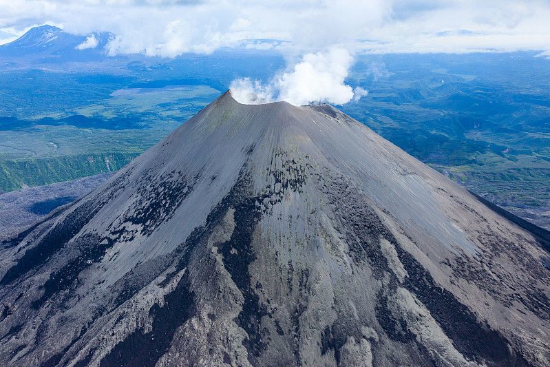 和近300座死火山作為世界上最著名的火山區域之一才能保留著最原始