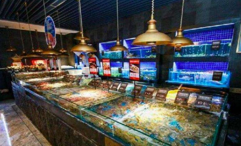 黄晓明|黄晓明海鲜店一夜爆红，去吃30只“大龙虾”，结账时却一言不发！