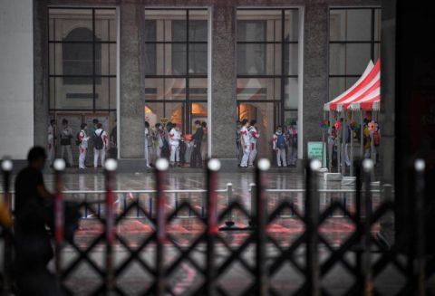 北京八一中学|高第三天 北京考生冒雨赶考