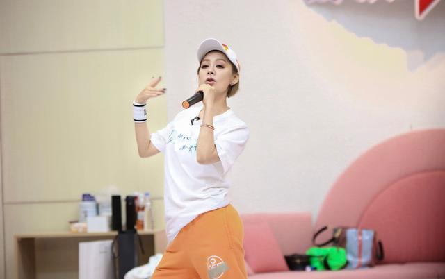 乘风破浪|《乘风破浪》阿朵带给我们的启示：别让你的好心变成伪善