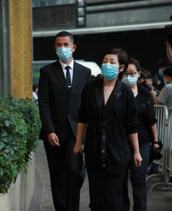 何猷光|何猷光何超英的女儿，赌王亲孙女没出现在灵堂，背后原因并不简单