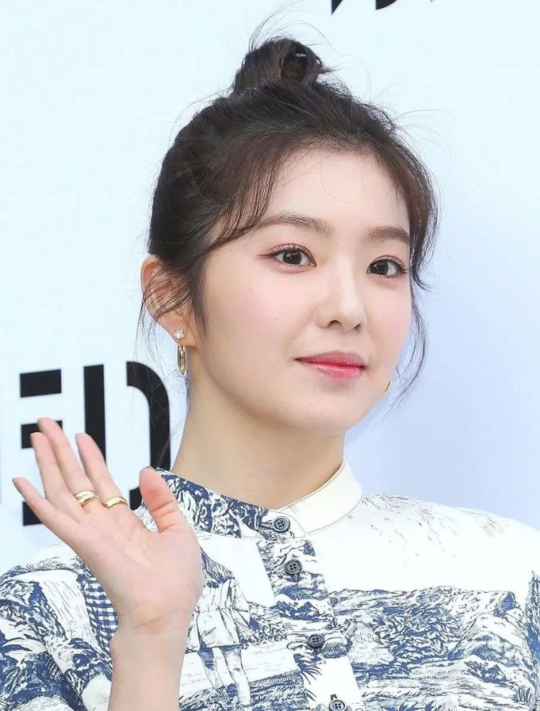 四代神颜irene裴珠泫竟然栽在了法令纹上