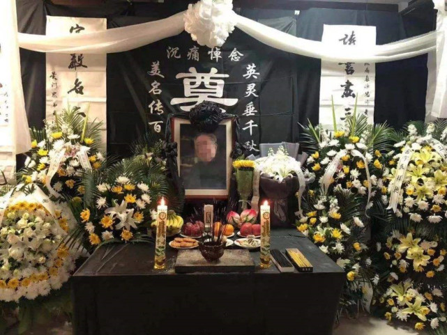 新聊斋:守灵夜棺材震动,端公说是"诈尸",不出月余儿子死了