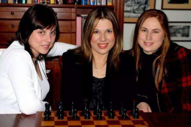 波尔加实验一口气让三个女儿成象棋大师兴趣才是孩子捷径