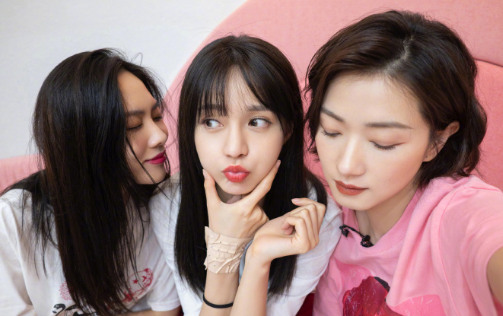 乘风破浪的姐姐|来到《向往的生活》后，吴昕全程说个不停，哪有绝对的人狠话不多