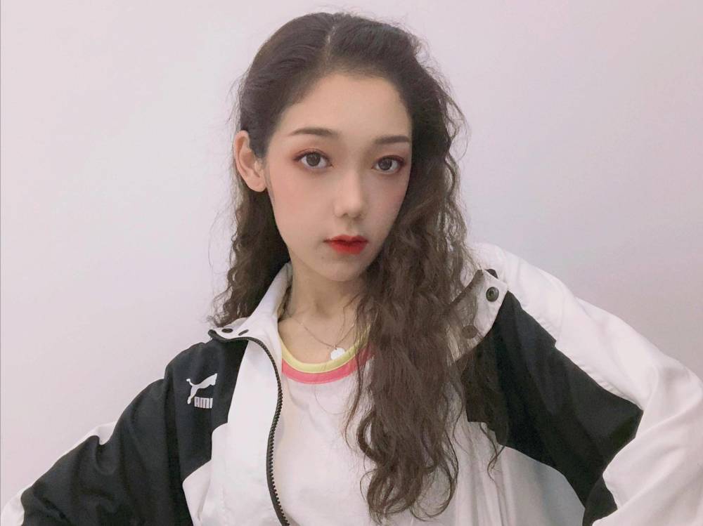 希林娜依·高|硬糖少女LOGO风波未完，希林娜依·高的回应又掀波澜