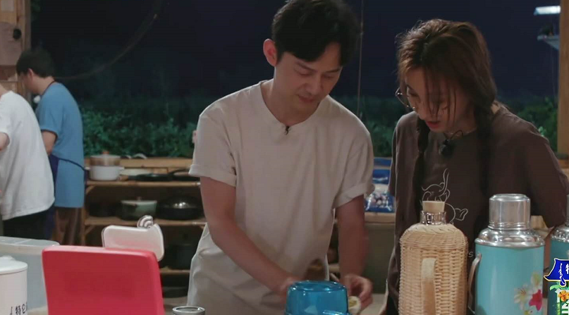 乘风破浪的姐姐|来到《向往的生活》后，吴昕全程说个不停，哪有绝对的人狠话不多