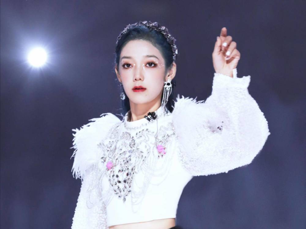 希林娜依·高|硬糖少女LOGO风波未完，希林娜依·高的回应又掀波澜