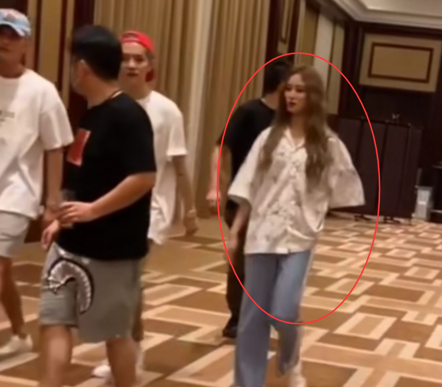 徐艺洋|《创造营》庆功宴，黄子韬徐艺洋一起出席，谁注意徐艺洋的表情