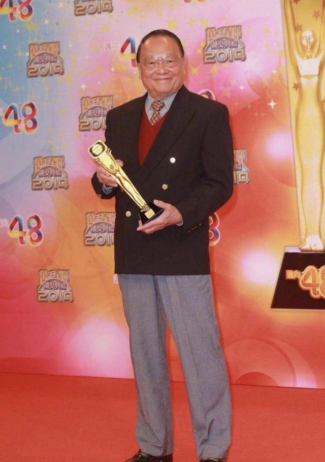 tvb|89岁TVB金牌主持离巢，不获续约备感失望，为无线TOP10员工