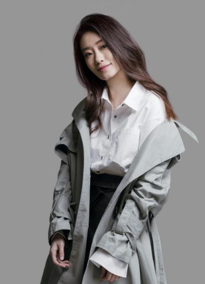 春晚|她曾上过4次春晚不红，是冯巩的“女儿”，34岁时被贾玲带红