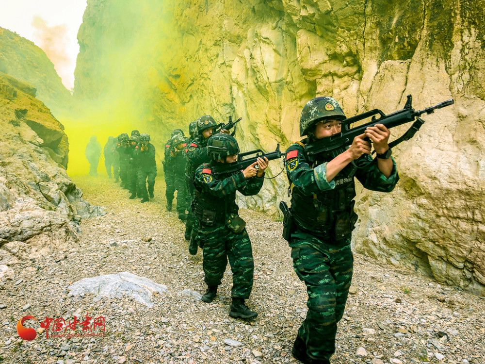 条件,在夜间温度直降20摄氏度的情况下,全天候锤炼部队实战化作战能力