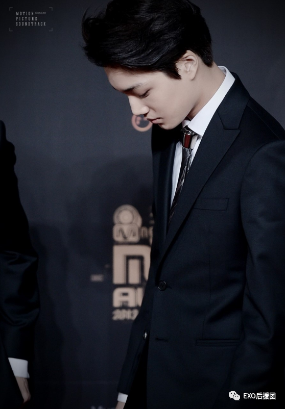 exo经典黑色西装男孩金钟仁性感高级的开爷大佬的既视感