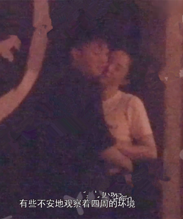 苏小玎|董璇新恋情曝光，与90后男星当街牵手搂抱，疑在一年前就暗生情愫