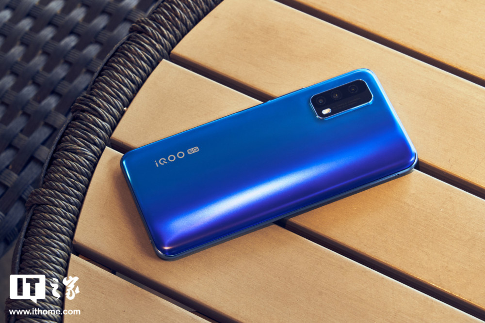 it之家开箱iqooz1x5g手机开箱图赏