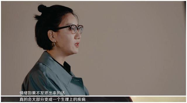 易立竞|揭万茜“假面”，让伊能静翻车，黄圣依在她面前收敛锋芒，易立竞何方神圣？