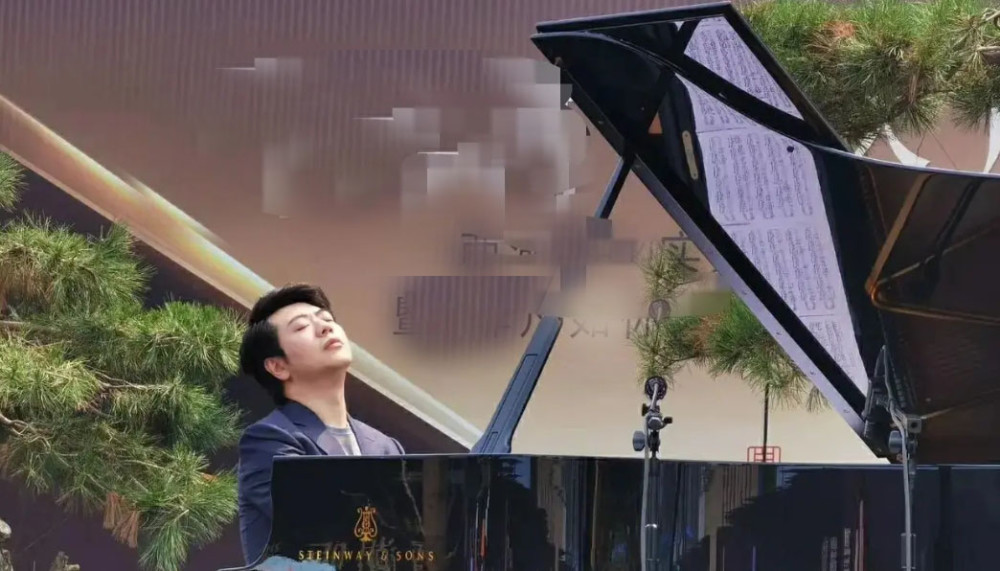 出场费300万?40度天穿西装在楼盘弹琴,郎朗:担心回不到音乐厅_腾讯新